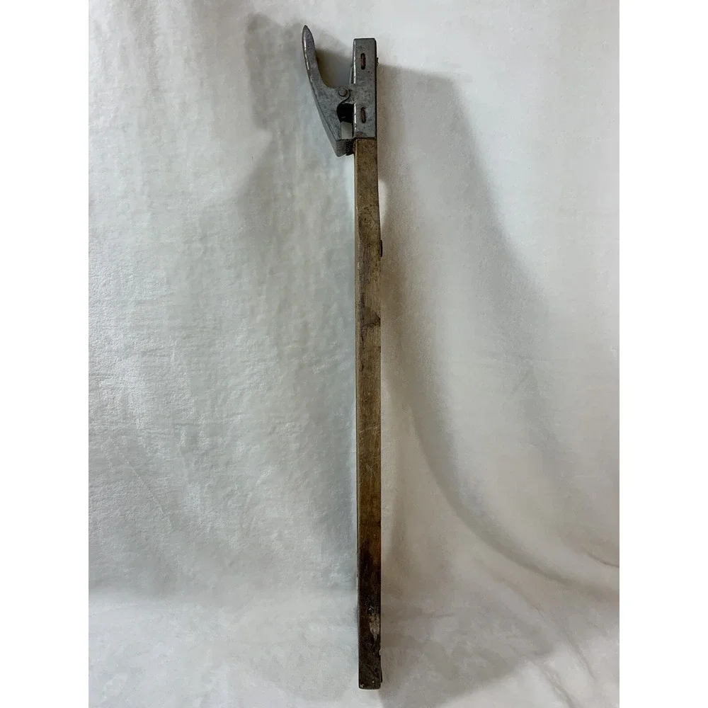 Vintage Wooden Fish Scaler Cleaning Skinner Filet Board Tail Clamp 23